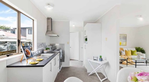 Tidy 3-Bedroom Home in Convenient Manurewa Loc... - Photo 1