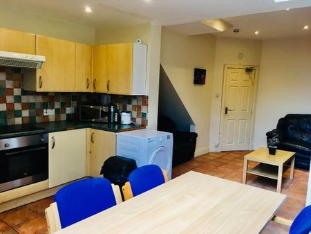 Donegall Road, Room1, All Utility Bills Included, Belfast, BT12 5NB - Photo 5
