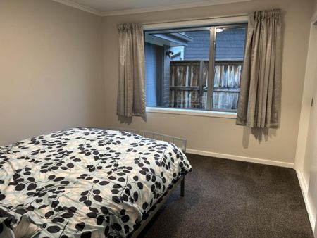 Four bedroom family home in sought after location - Photo 3