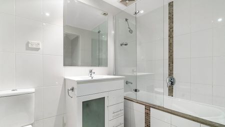 LARGE SPLIT LEVEL APARTMENT - Photo 5