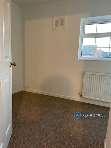 3 bedroom terraced house to rent - Photo 5