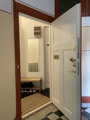 Mysig etta i centrala Norrmalm med trädgård och grillplats! - Photo 3