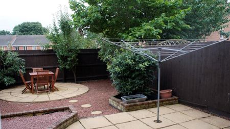 1 bedroom in a house share to rent - Photo 4