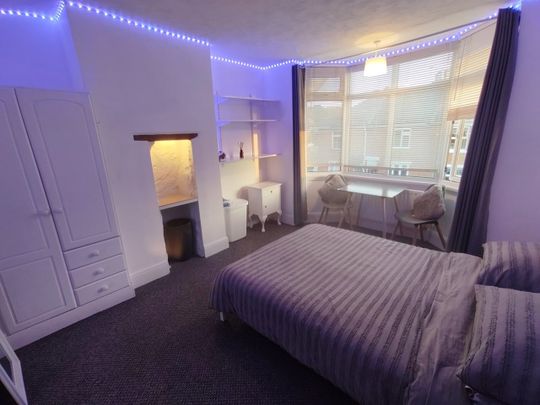 Room in a Shared House, Pointout Road, SO16 - Photo 1