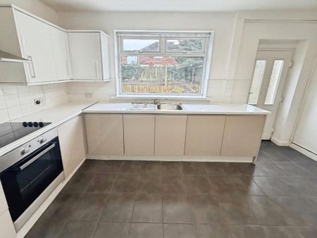 3 bedroom semi-detached house to rent - Photo 4