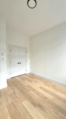 24 Pembroke Street W - 9 - Photo 2