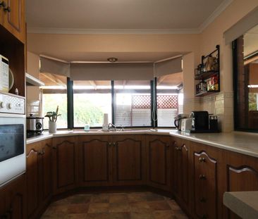 3 Bedroom 2 Bathroom Home in Perfect Location - Photo 5