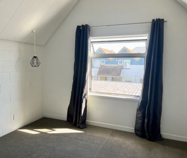 City townhouse so close to town - Photo 4