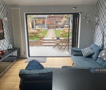 1 bedroom in a house share to rent - Photo 1