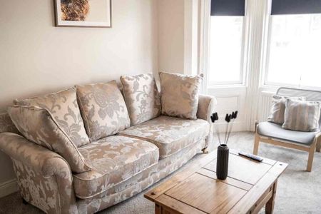 263 Ravenhill Avenue, Belfast, BT6 8LF - Photo 3
