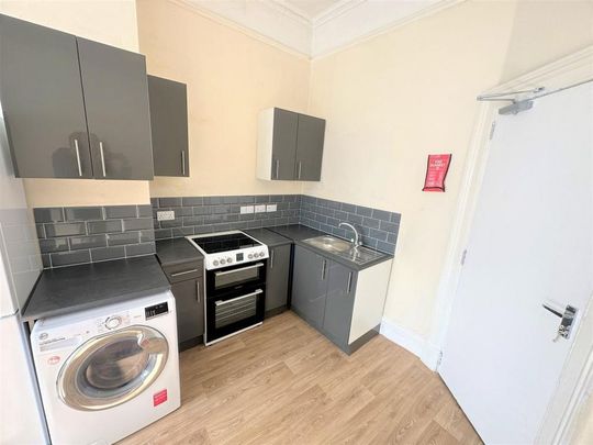 1 bedroom in a house share to rent - Photo 1