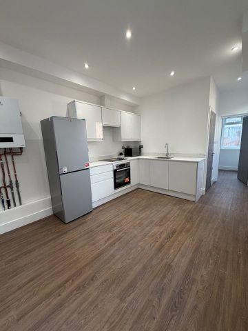 2 Bed Flat, Lea Bridge Road, E10 - Photo 3