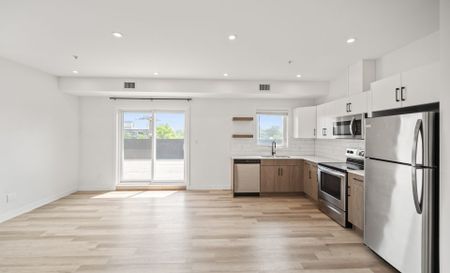 Manchester: Black Accents – Penthouse Suite – 710 Westminster, Winnipeg, MB - Photo 4