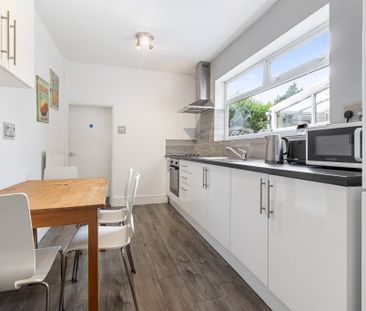4 bedroom terraced house to rent - Photo 3