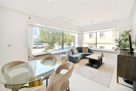A beautifully appointed 2 bedroom apartment situated on the first floor of this prestigious development, well located for the City and located directly on the River Thames. - Photo 4