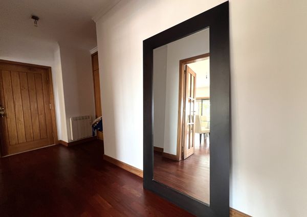 Fantástico Apartamento T2 Mobilado com Garagem e Arrumos