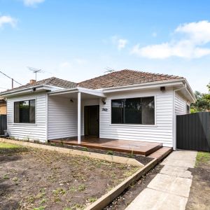 Fully Renovated Family Home - Photo 3