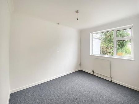 3 bedroom semi-detached bungalow to rent - Photo 5