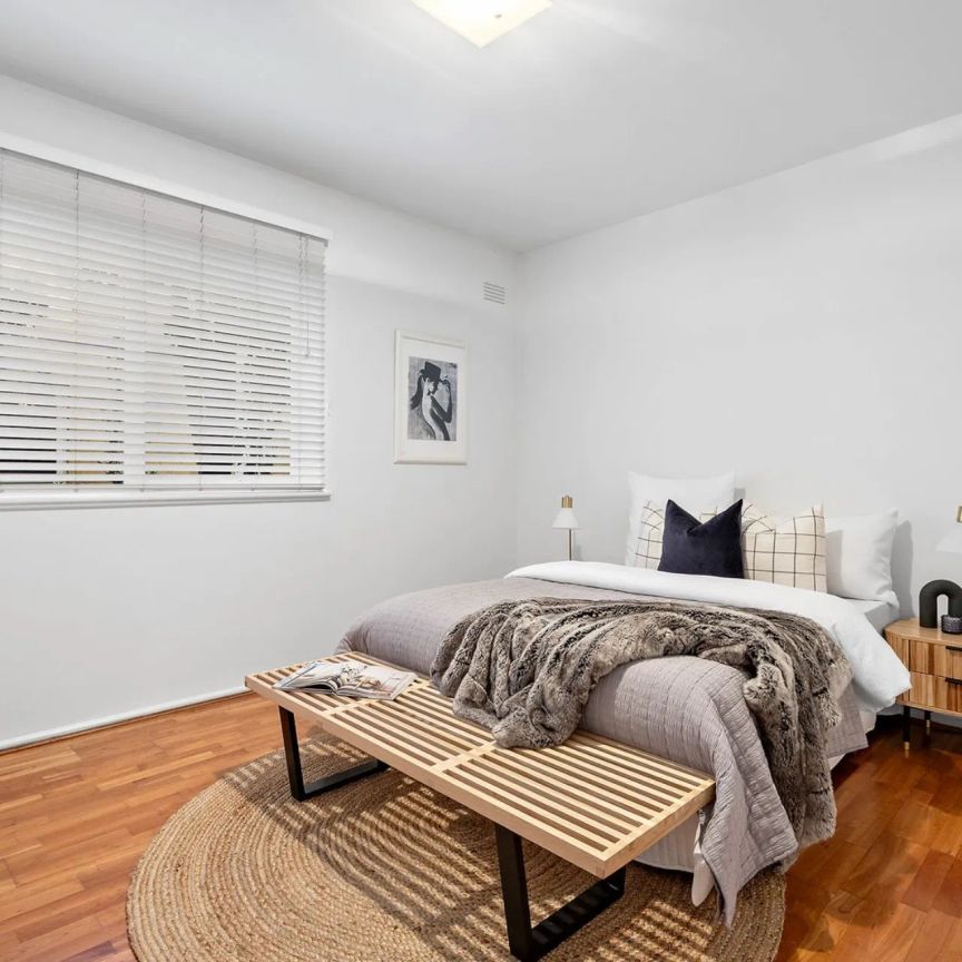 Light-Filled Two-Bedroom Apartment with Balcony & Parking in Prime Bayside Location - Photo 1