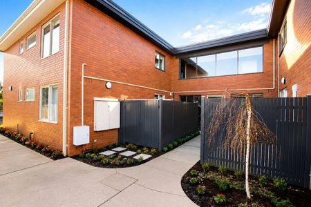 Brand-New Thornbury Living - Photo 5