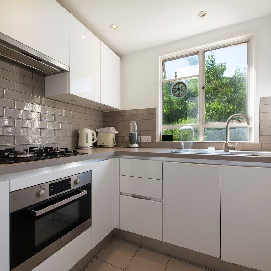 Warwick Avenue, Maida Vale, W9, London - Photo 1