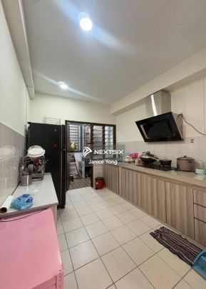 Larkin Idaman Apartment - Photo 1