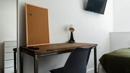 3 bedroom flat to rent - Photo 5