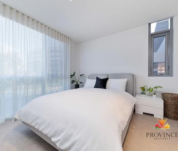 ELEGANT & SOPHISTICATED - Large 1 Bedroom Q3 Apartment – WITH CAR BAY! - Photo 1