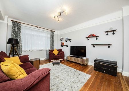 Balham High Road, SW17 7JP, London - Photo 5