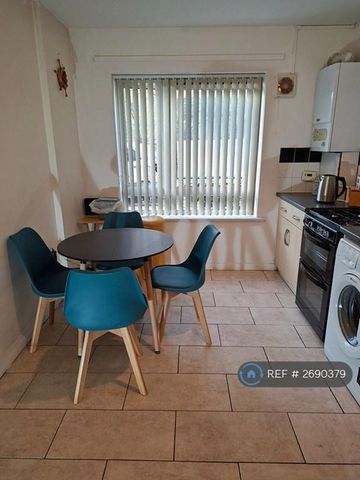 1 bedroom in a house share to rent - Photo 5