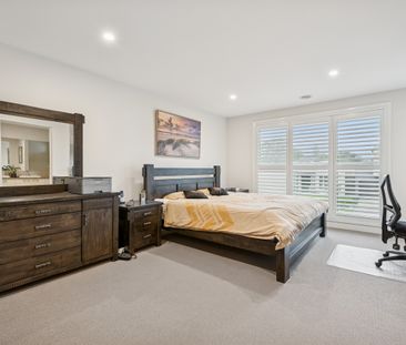 Spacious Family Home with Two Living Zones & Quality Finishes - Photo 4