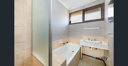 Centrally located - Photo 2