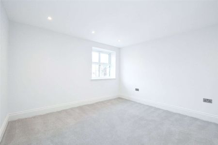 A well-presented two bedroom flat in the heart of West Hampstead. - Photo 3