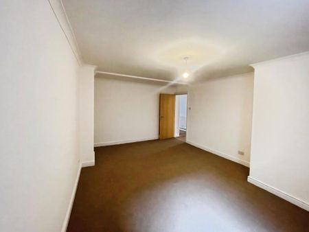 3 bedroom flat to rent - Photo 4