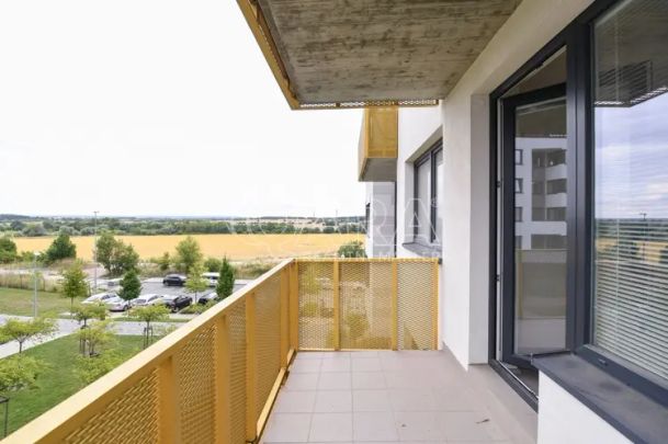 Prostorný byt 2+kk s balkonem a garážovým stáním - Photo 1