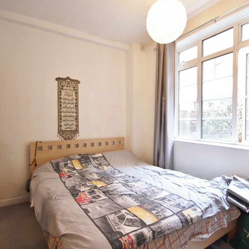 Latymer Court, Hammersmith Road, Hammersmith, London, W6 - Photo 1