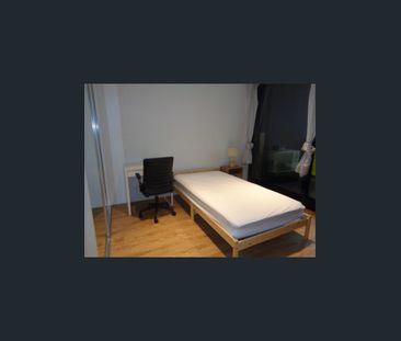 Fully furnished 2 Bedrooms Apartment Central of North Melbourne - Photo 3