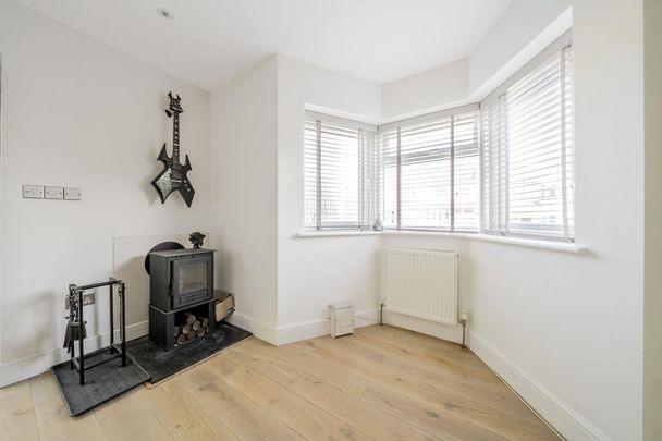 4 bedroom detached house to rent - Photo 1