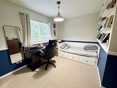 Southwest Barrie: 3 Bed, 2.5 Bath Detached Home, Churchland Dr. - Photo 4