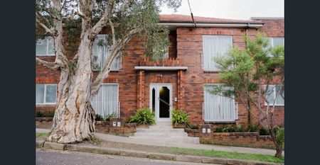 RENOVATED ART DECO 2 BEDROOM APARTMENT IN DULWICH HILL - Photo 3
