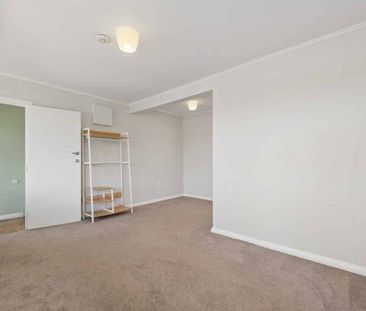 Light & Bright Studio in a Great Karori Location - Photo 2