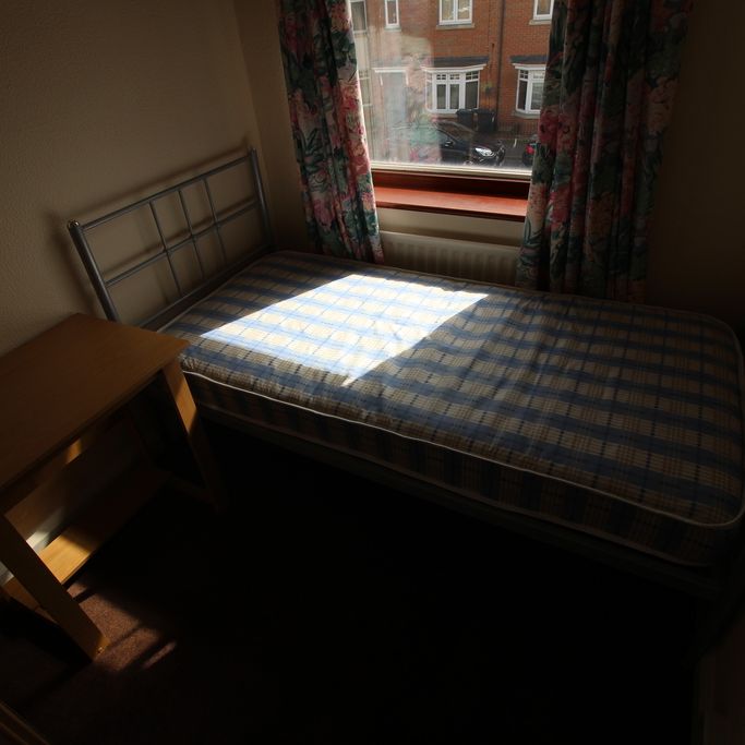 5 Bed Student Accommodation - Photo 1