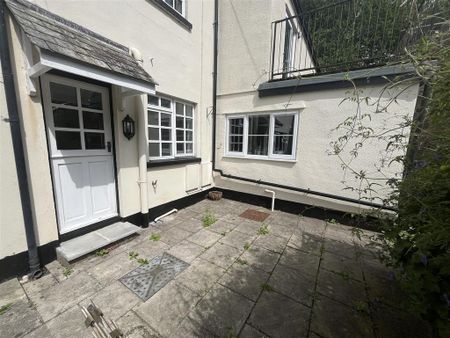 3 bedroom terraced house to rent - Photo 3