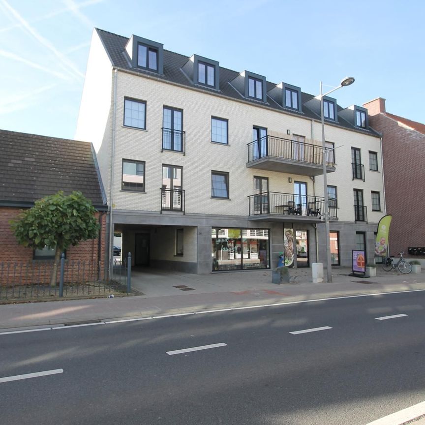 Een appartement op de 2de verdieping links met terras en garage in het centrum van Merksplas. - Photo 1