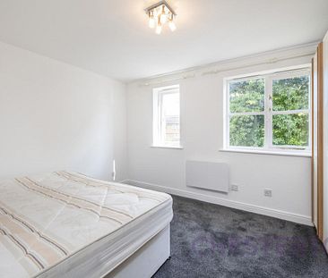 1 bedroom flat in London - Photo 1