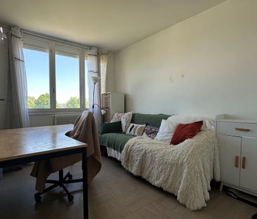 Location Appartement 3 pièces 59m² VILLEFRANCHE SUR SAONE 69400 - Photo 2