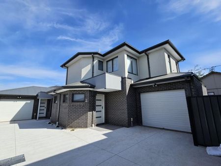 Modern Luxury: Near New 2 bedroom Townhouse Awaits - Photo 2