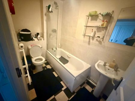 2 bedroom flat to rent - Photo 5