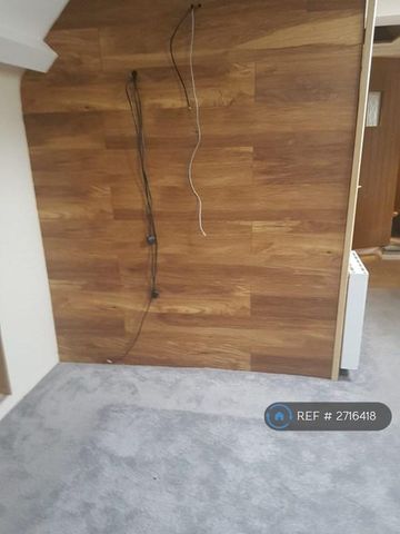 3 bedroom flat to rent - Photo 4