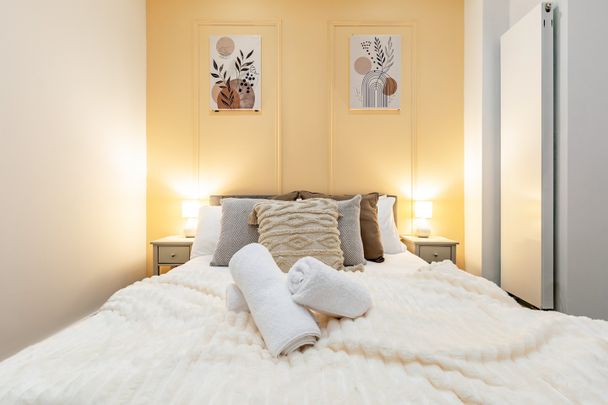 2 Bed Terraced House, Bramber Road, W14 - Photo 1